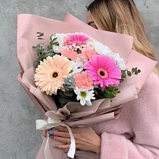 Букет с герберами и гвоздикой 