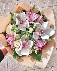 Букет с орхидеями