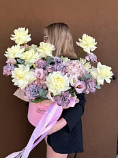 Авторская композиция с диантусом и розами