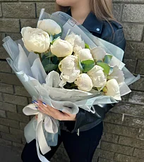 Букет из 11 белых пионов