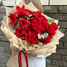 Букет с красными розами и амариллисом 