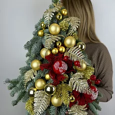 Елка с золотым декором 