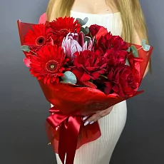 Букет красной розы и гербер