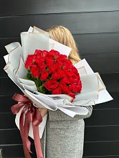 45 Роз в дизайнерской упаковке 