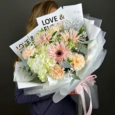 Букет с герберами и гортензией 