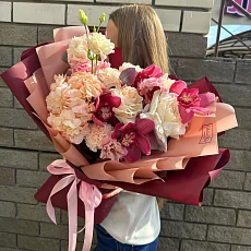 Роза и орхидеи