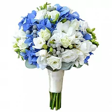 Букет невесты с эустомой и гортензией