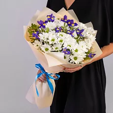 Букет с хризантемой и ирисами