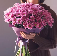Букет из кустовых хризантем в розовом цвете