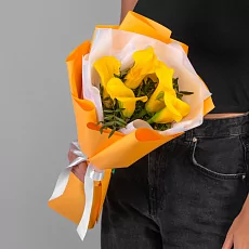 5 Желтых Калл в упаковке