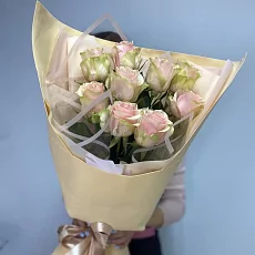 9 Нежно розовых роз