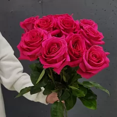 11 ярких роз 