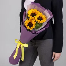 Букет из 3 Подсолнухов в упаковке