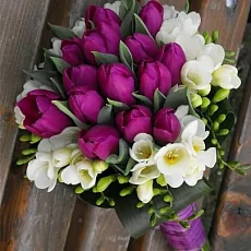 Букет невесты с тюльпанами и фрезией