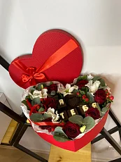 Коробка сердце с розой и эустомой