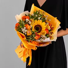 Букет с подсолнухом и розами 