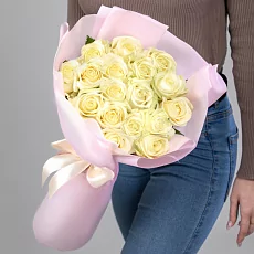 Букет из 15 белых роз Эквадор в упаковке