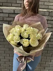 Букет живых цветов из 15 Белых роз