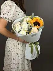 Букет с хризантемой и подсолнухом 