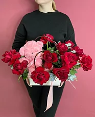 Корзина с цветами и мишкой