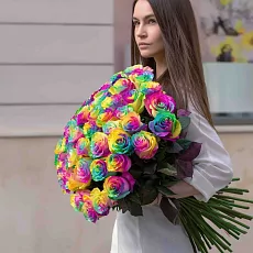 Букет из 51 розы радужного цвета