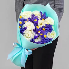 Букет из лизиантуса и ирисов 