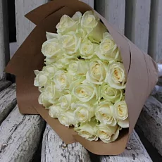 31 Белая роза в упаковке 