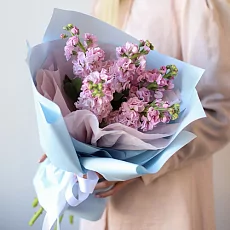 Букет из 5 розовых маттиол