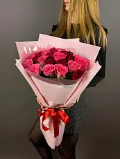 Букет из 21 розы в упаковке 
