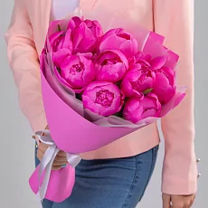 9 Малиновых Пионов в упаковке 