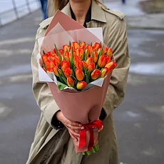 Букет 49 пламенных тюльпанов