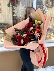 Букет новогодний с розами
