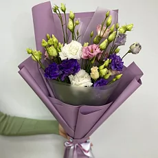 Сборный букет разноцветных эустом