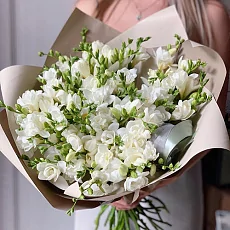 Белая  фрезия