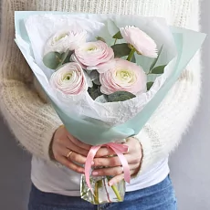 Ранункулюсы с эвкалиптом 5 шт