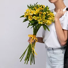 15 Желтых Альстромерий под ленту