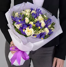 Букеты из роз и ирисов