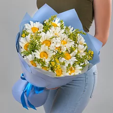 Букет из 15 ромашек и солидаго