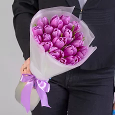 19 Сиреневых Тюльпанов в упаковке 