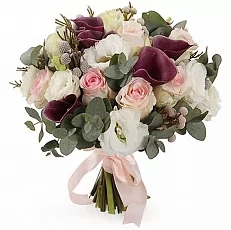 Композиция невесты с каллами и розами