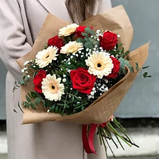 Букеты из гербер и роз
