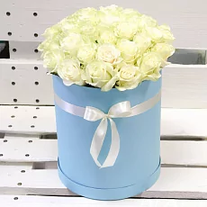 Шляпная коробка "31 белая роза"