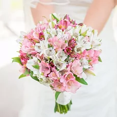Букет невесты из нежных альстромерий