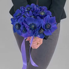 Букет невесты из 11 синих анемонов