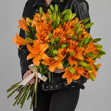 Букет 21 огненная Лилия