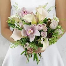 Свадебная композиция из орхидей и калл