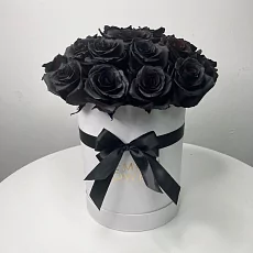 Черные розы в шляпной коробке