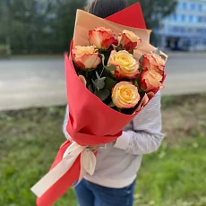 7 роз "Легкий румянец"