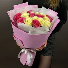 Букет живых цветов из 17 роз микс