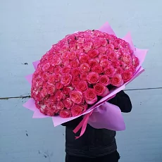 Букет 151 Розовая роза в упаковке 